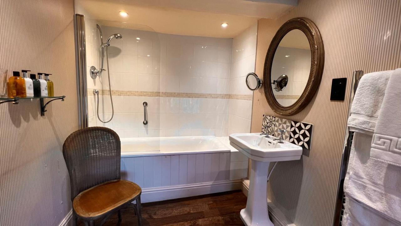 The Red Lion Inn Long Compton Esterno foto