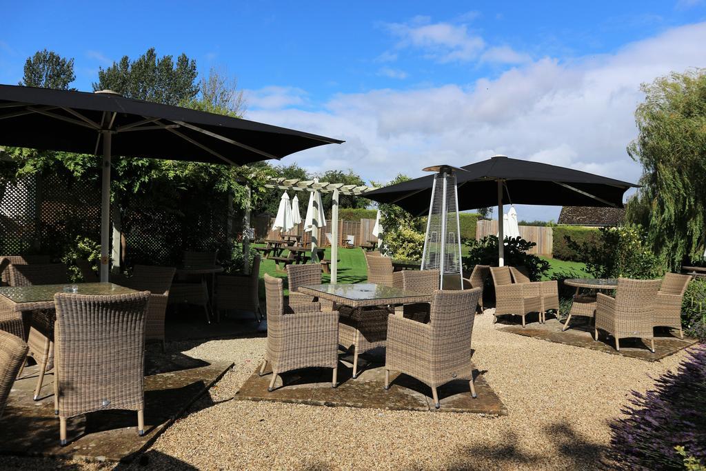The Red Lion Inn Long Compton Esterno foto
